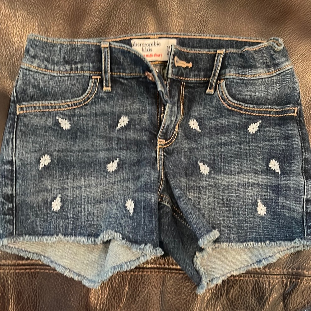 Abercrombie kids mid rise midi short